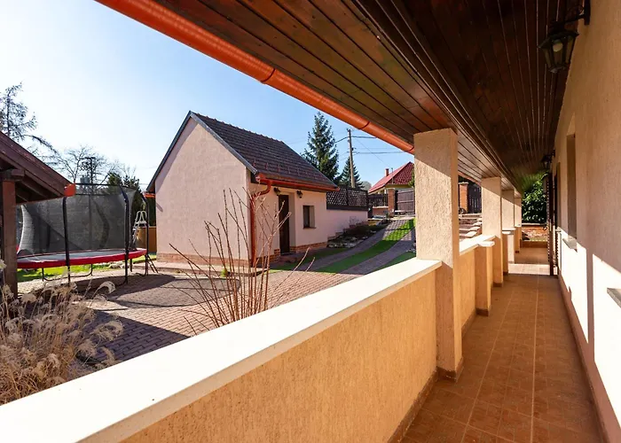 Bakonyi Muzsa Vendeghaz Villa *